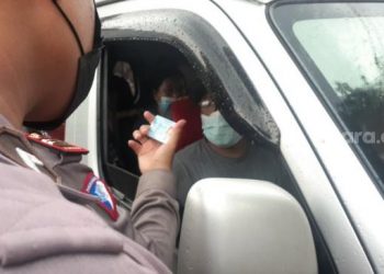 Pengemudi Keluhkan Penyekatan Mudik di Exit Tol Bitung