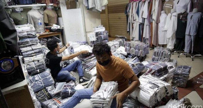 Kembali Dibuka, Pasar Tanah Abang Masih Sepi Pengunjung