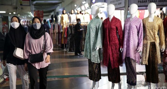 Kembali Dibuka, Pasar Tanah Abang Masih Sepi Pengunjung