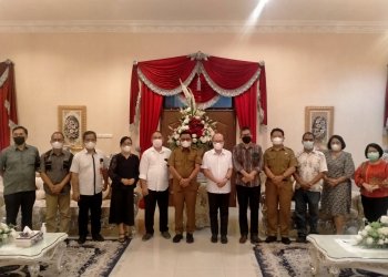Walikota Bitung Ir. Maurits Mantiri MM bersama Rombongan Fakultas Pertanian Unsrat
