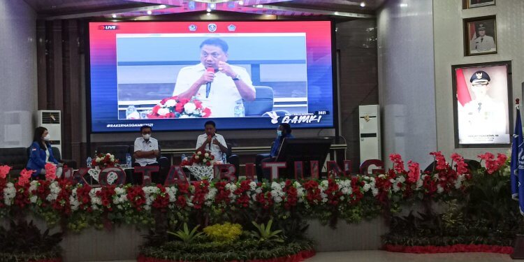 Olly Dondokambey Saat Memberikan Materi di Rakernas GAMKI