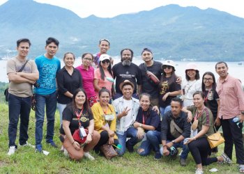 Ketua DPP GAMKI berpose bersama Panitia Rakernas di Pulau Lembeh