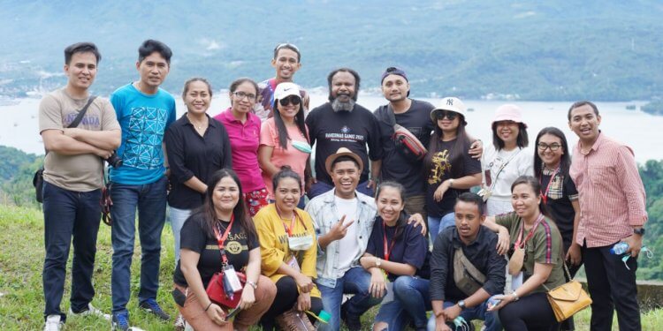 Ketua DPP GAMKI berpose bersama Panitia Rakernas di Pulau Lembeh