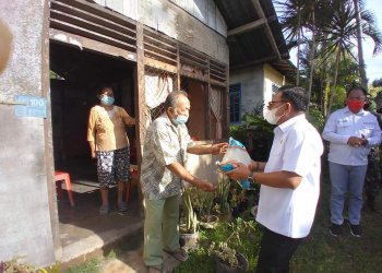 Pnt Ir. Maurits Mantiri memberikan Bantuan lewat Rumah Diakonia