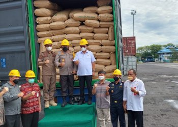 Walikota Bitung, Kapolda Sulut dan Lainnya melepas Komoditi Pertanian Yang Siap di Ekspor