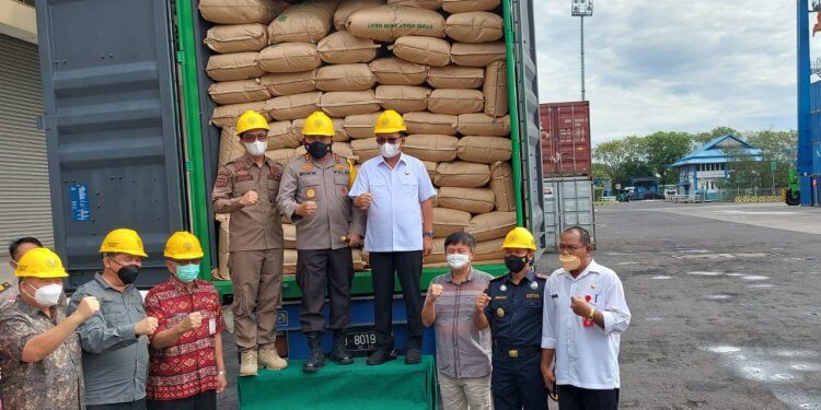 Walikota Bitung, Kapolda Sulut dan Lainnya melepas Komoditi Pertanian Yang Siap di Ekspor