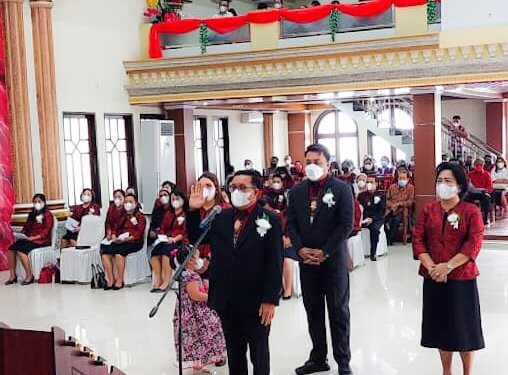 Keluarga Walikota Bitung di Peneguhan Majelis Jemaat PNIEL Manembo nembo