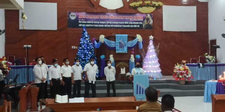 Komisi PKB Genesaret Pateten Saat Membawakan Pujian