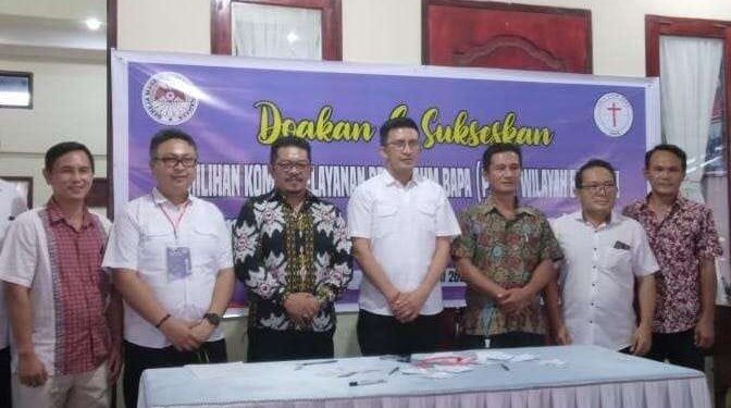 Pnt. dr. Pitter Lumingkewas (Kemeja Putih ditengah) bersama Jajaran Komisi PKB Wilayah Bitung XI
