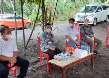 Staf Khusus Presiden Billy Membrasar Tengah Pegang Mait, Berdialog dengan Petani di Kota Bitung
