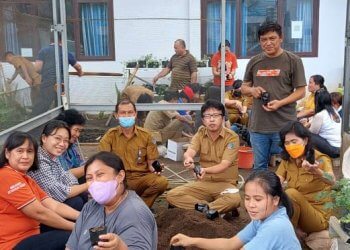 ASN dan THL DKPP Mempersiapkan Bibit Tanaman
