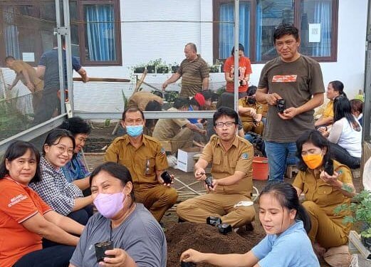 ASN dan THL DKPP Mempersiapkan Bibit Tanaman