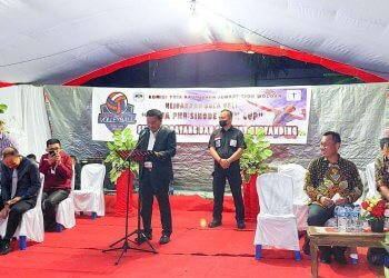 Pnt Ir Maurits Mantiri, MM saat membuka Kejuaraan Bola Voli "Ketua PKB Sinode GMIM"