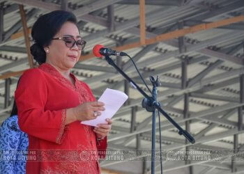 Rita Mantiri Tangkudung, ST Saat menjadi Pembina Upacara Sumber Foto TP-PKK Kota Bitung
