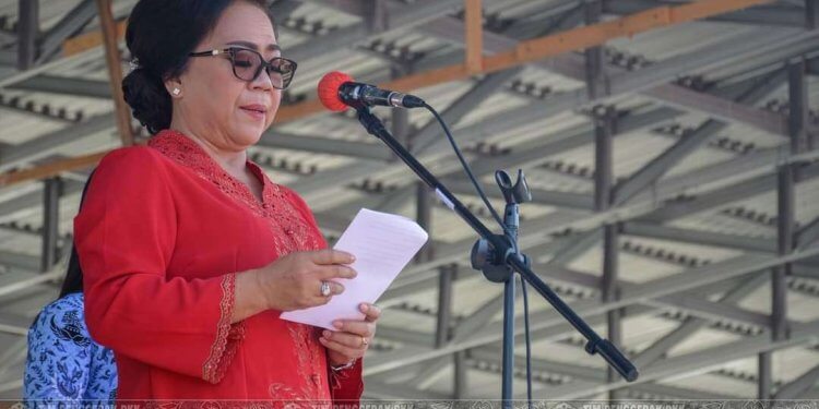 Rita Mantiri Tangkudung, ST Saat menjadi Pembina Upacara Sumber Foto TP-PKK Kota Bitung