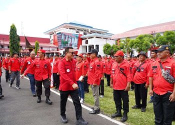 Pnt Ir Maurits Mantiri, MM saat Memeriksa Pasukan Apel