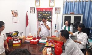 Kadis Steven Prok Saat Menangis