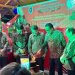 Ketua DPD PIKI Sulut Maurits Mantiri bersama Pengurus dan Para Senior Memasang Lilin Hut Ke 60 PIKI