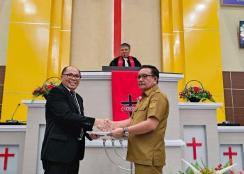 Penyerahan SK Panitia HUT ke 193 PI PK dan HUT ke 90 GMIM Bersinode