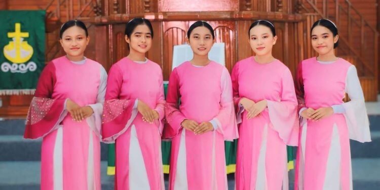 Para Penari Tarian Kreatif Remaja GMIM Genesaret Pateten