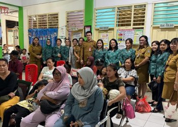 Ketua TP-PKK Kota Bitung Ny.Ellen Honandar-Sondakh Kunjungi Pelaksanaan Posyandu di Kota Bitung