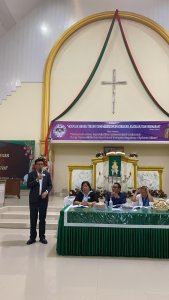 dr. Pitter Lumingkewas M.Kes Membawakan sambutan ketika terpilih