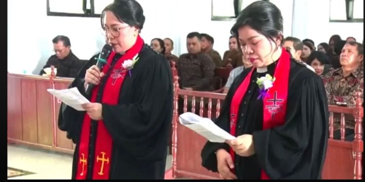 Pdt. Wenny Lefina Pangkey dan Pdt. Natalia Christie Wokas, S.Teol di acara Pengutusan dan Penerimaan