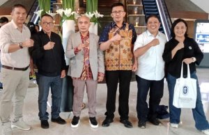 DPC Kota Bitung Foto Bersama Sekjend DPP PIKI Benyamin Patondok